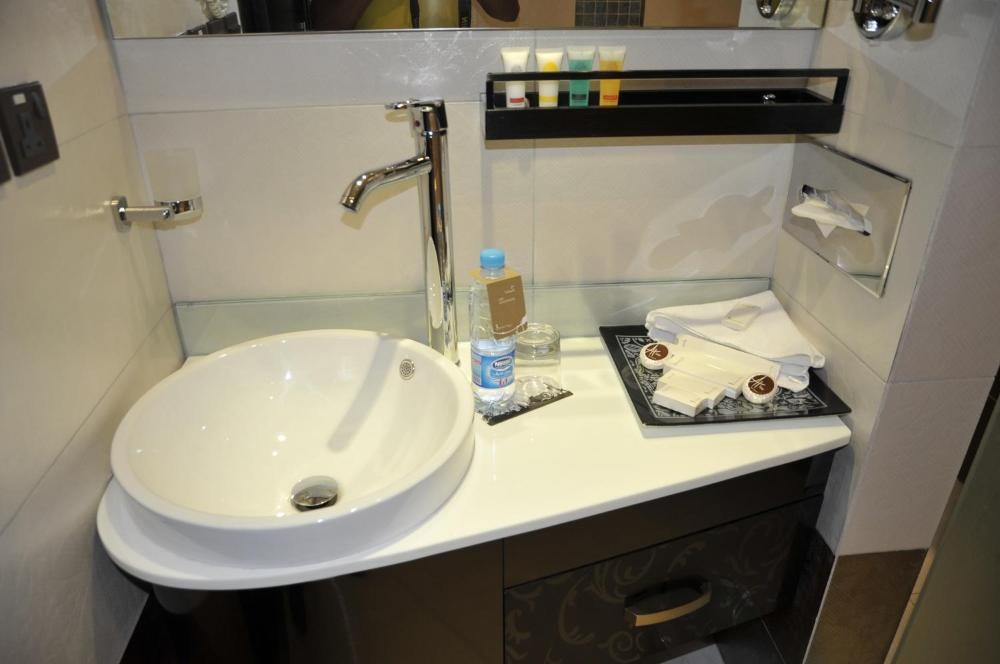 Room image 3