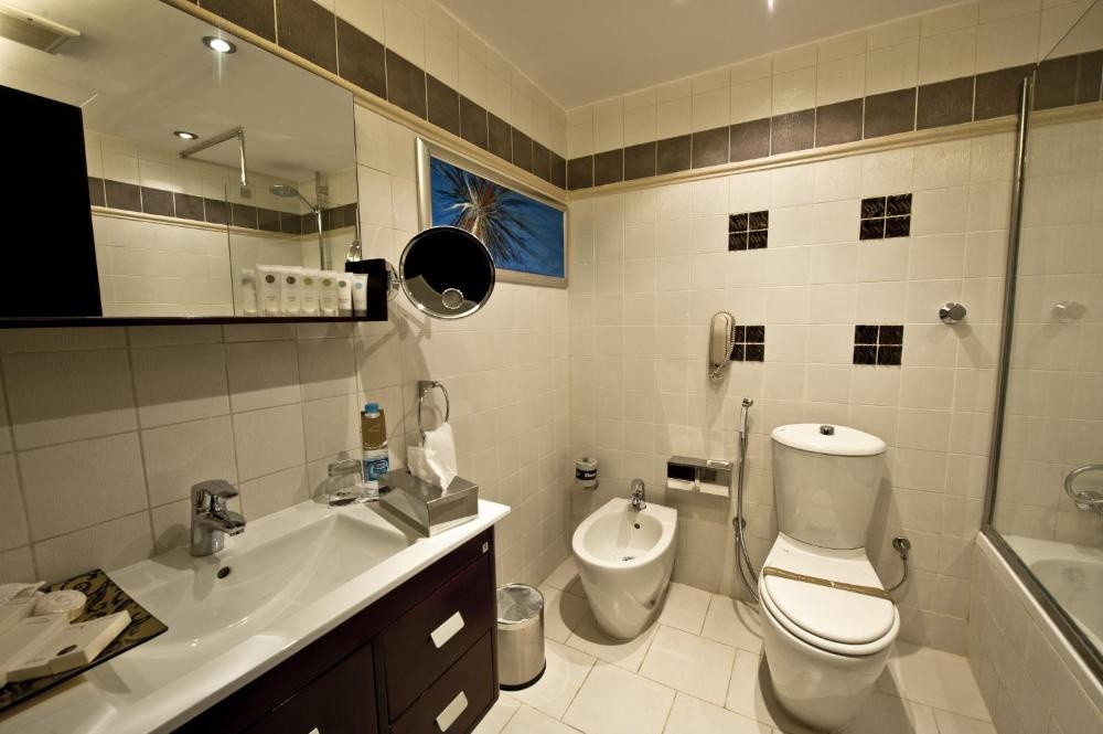 Room image 3